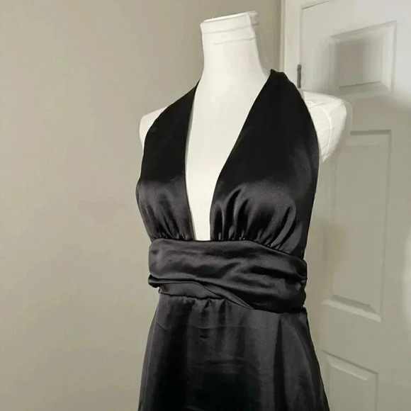 NWT GARAGE Holly Satin Plunge Marilyn Monroe Halter Dress M - Picture 4 of 7